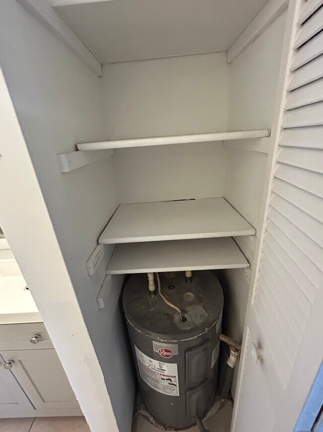 Building Photo - 10415 Alma St