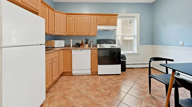 Building Photo - 101 1/2 Calumet St