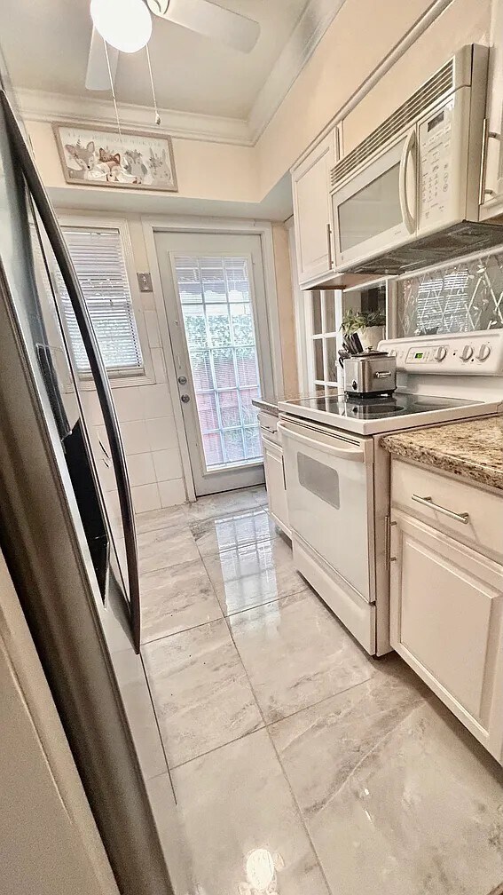 Building Photo - 800 NE 6th St