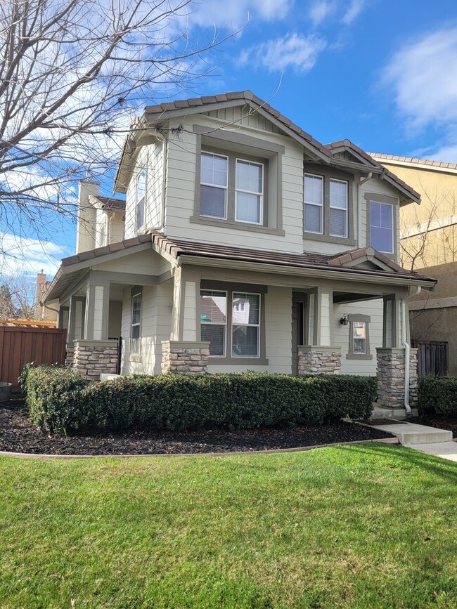 Primary Photo - Beautiful 4-Bedroom Brentwood Home on Corn...