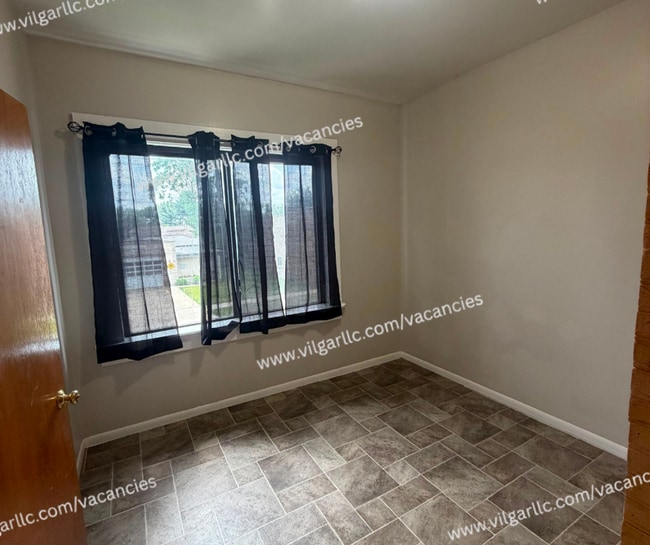 Building Photo - 1202 W 151st St