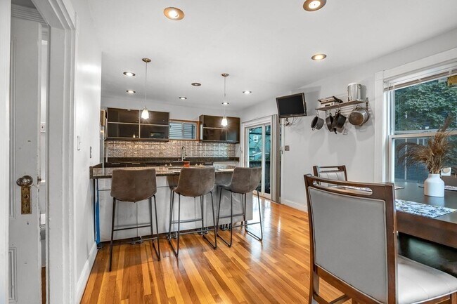 Building Photo - 5 Gordon Pl