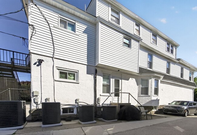 Building Photo - 324-326 Darby Rd-3R
