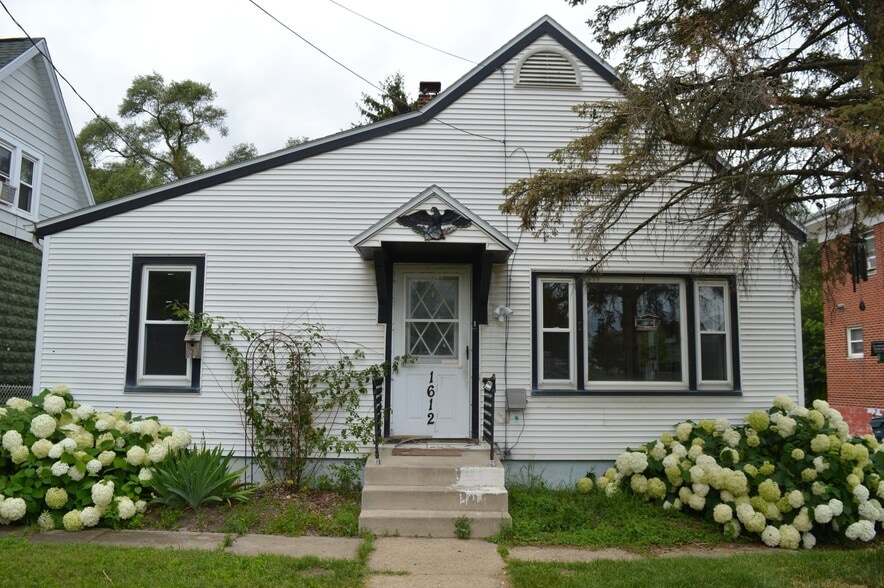 Building Photo - 1612 Packers Ave