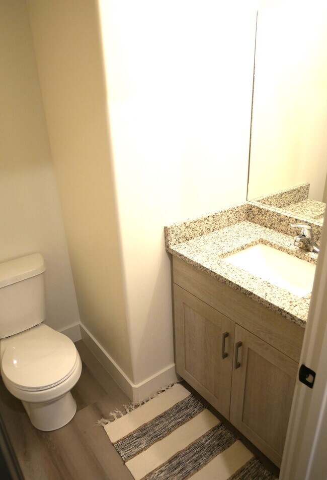 Building Photo - 421 E 200 N