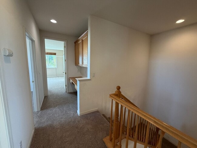 Building Photo - Spacious Home in Quiet Area