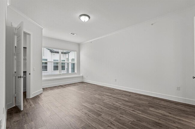 Building Photo - 1664 Hillside Terrace