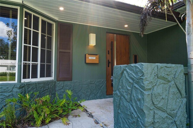 Building Photo - 10241 SW 99th Ave