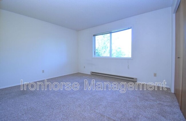 Building Photo - 809 W Villard St