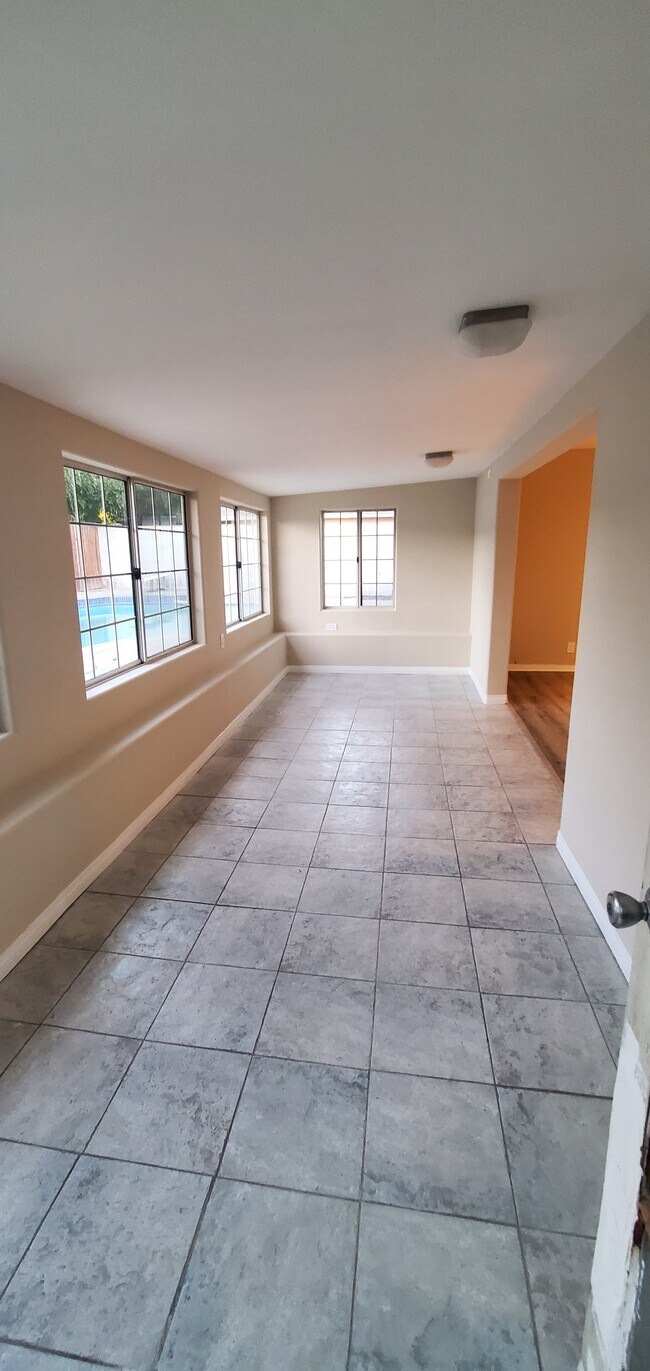 Building Photo - 17425 Elkwood St