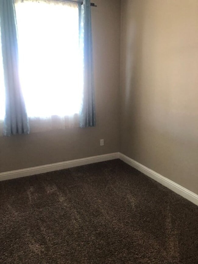 Building Photo - 893 Clearwater Creek Blvd