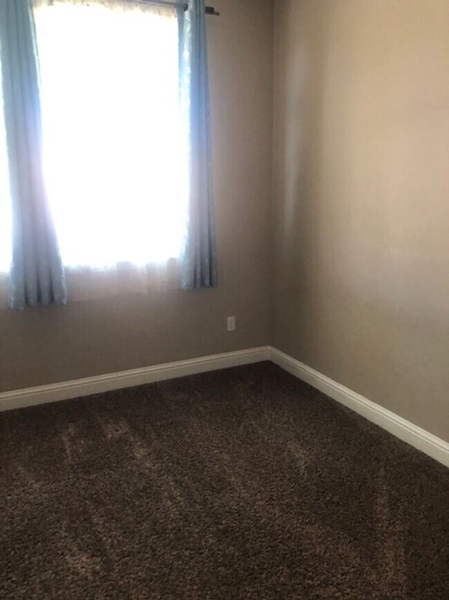 Building Photo - Beautiful Manteca Home in Quiet Neighborhood