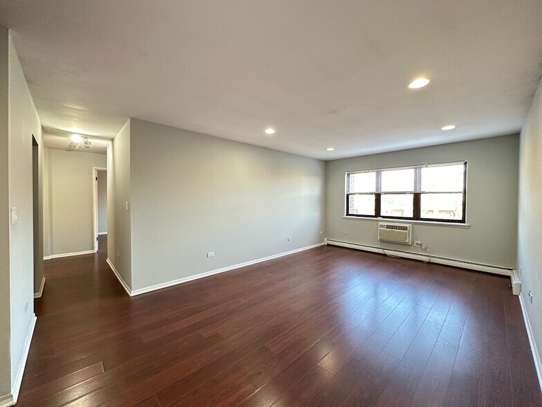 Building Photo - 701 Elm Pl