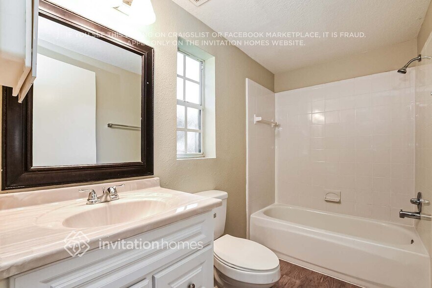 Building Photo - 2231 Camellia Dr