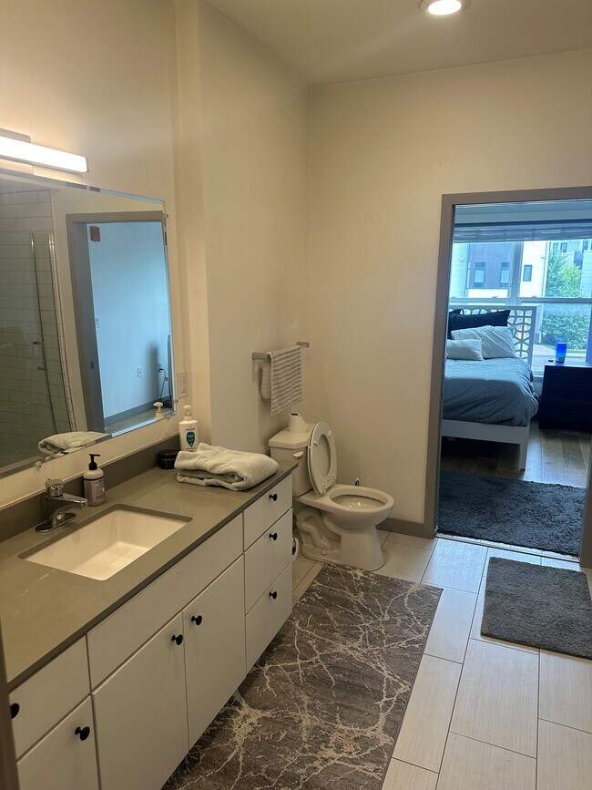 Building Photo - 400 Herron Dr