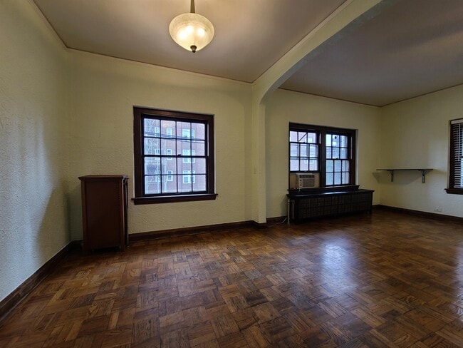 Building Photo - 963 Logan St