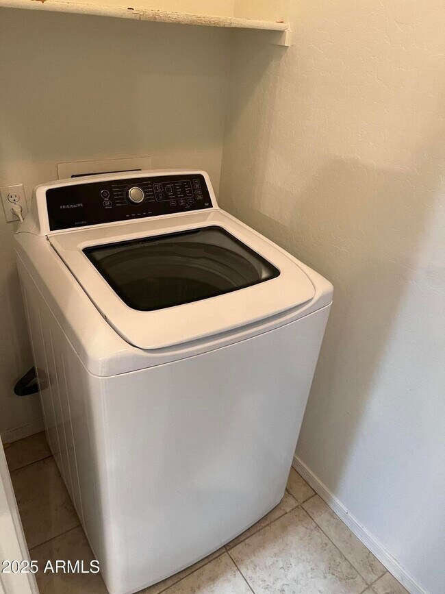 Building Photo - 14575 W Mountain View Blvd