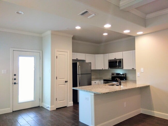 Building Photo - 3BR / 2.5BA Home | Fenced Backyard, Garage & Stainless Appliances!