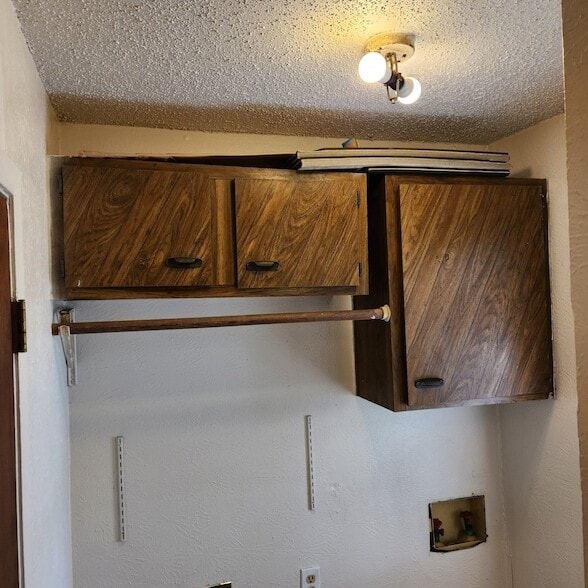 Building Photo - 402 E Hinton St