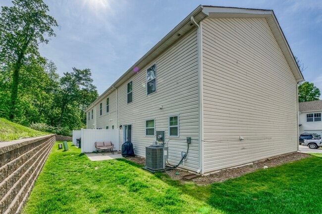 Building Photo - 8 Chambers Garden Dr