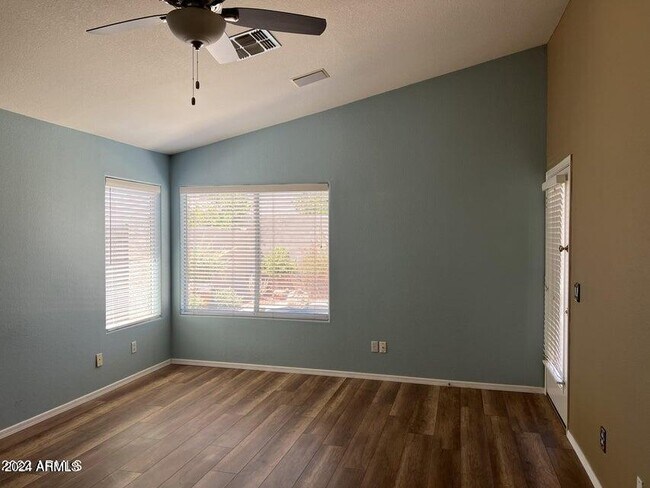 Building Photo - 7922 W Ross Ave