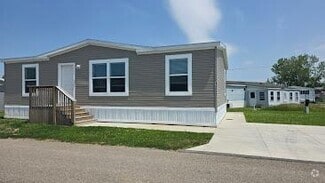 Building Photo - 1422 Center Dr
