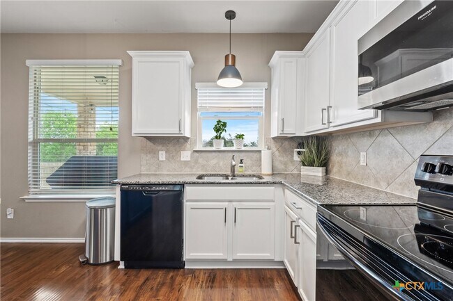 Building Photo - 5221 Cicero Dr