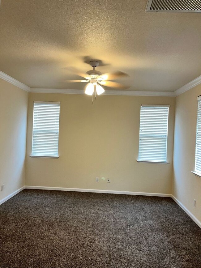 Building Photo - Charming 4-bedroom, 2.5-bathroom home