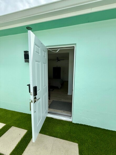 Building Photo - 1213 NW 4th Ave