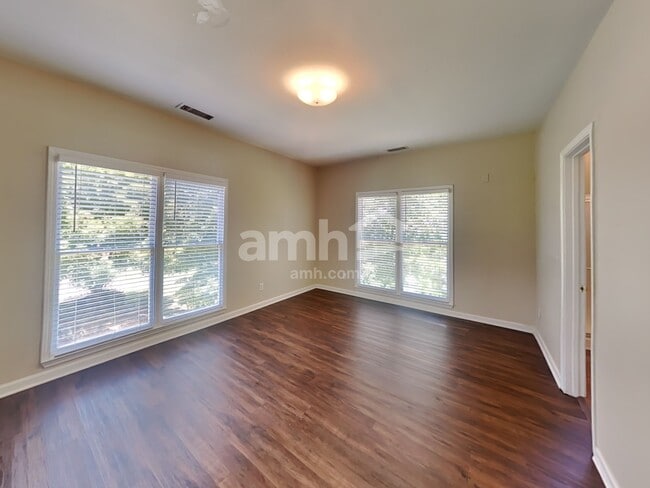 Building Photo - 7270 Wyngate Dr