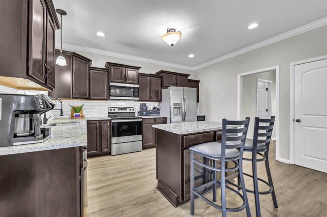 Building Photo - 1467 Raven Rd