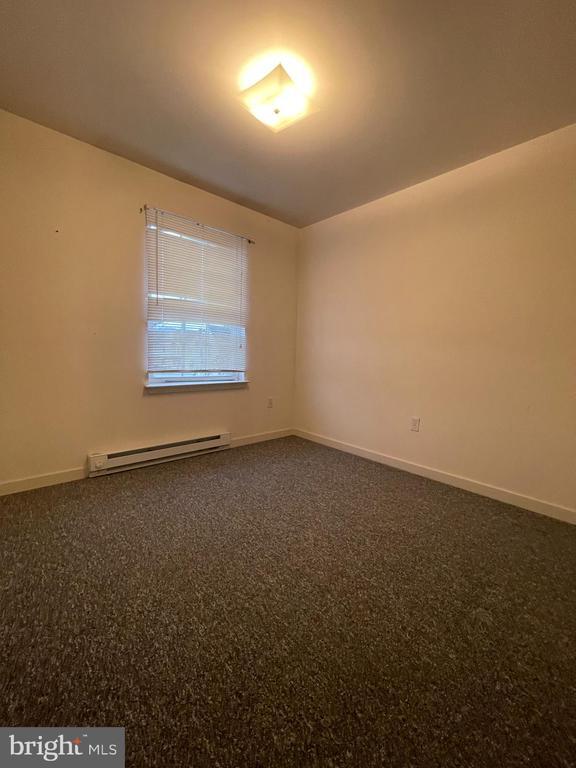 Building Photo - 159 E Chestnut St