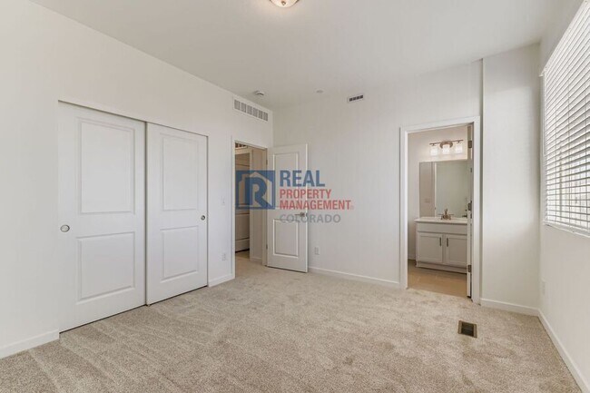 Building Photo - 1747 Peak Lp