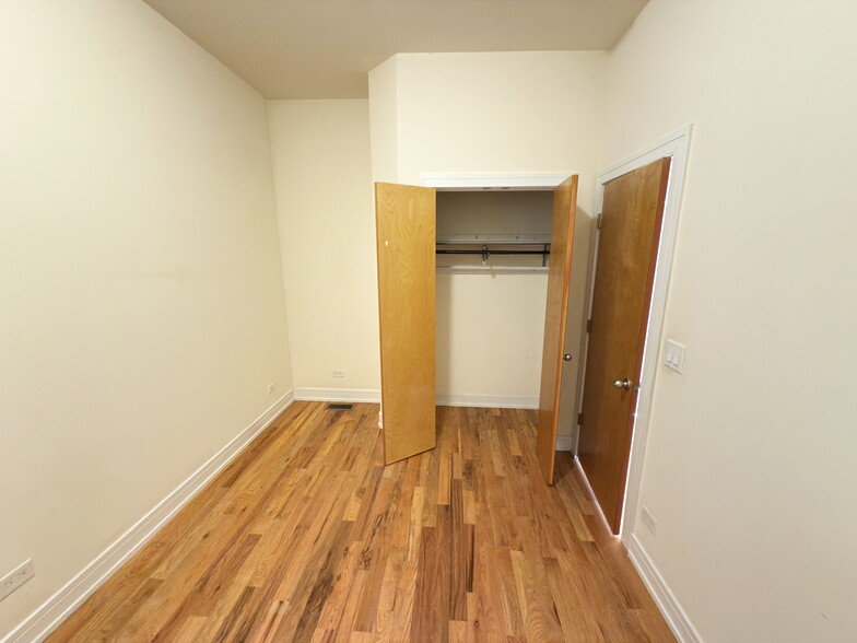 Building Photo - 2835 N Damen Ave
