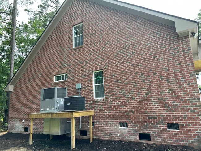 Building Photo - For Rent: Like New 3-Bedroom 2.5 Bath Home for Rent