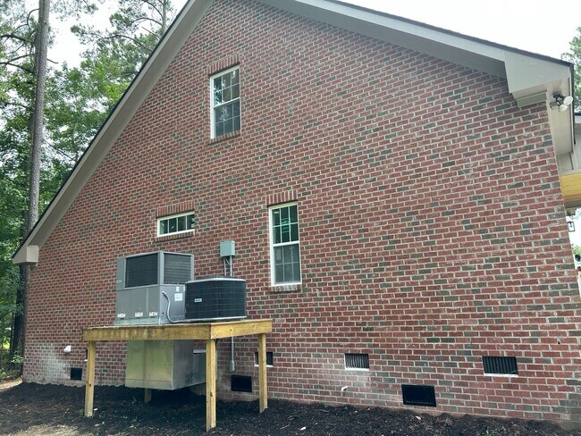 Building Photo - For Rent: Like New 3-Bedroom 2.5 Bath Home...