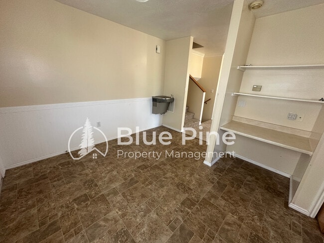 Building Photo - 1077 E 1300 N