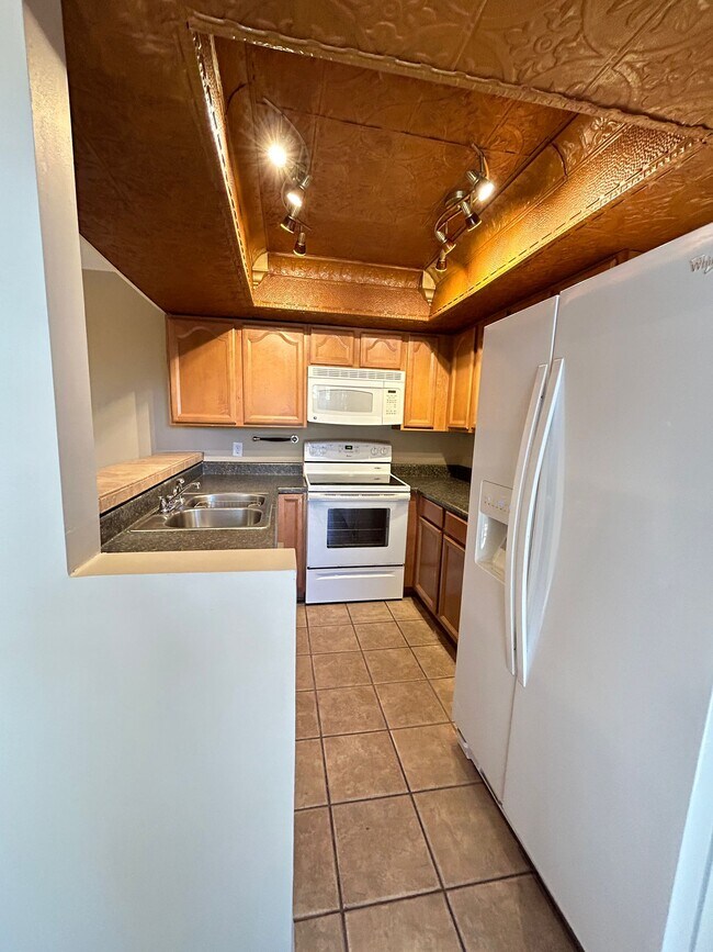 Building Photo - 609 Olympic Dr