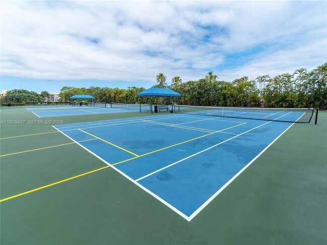 Building Photo - 2500 Parkview Dr