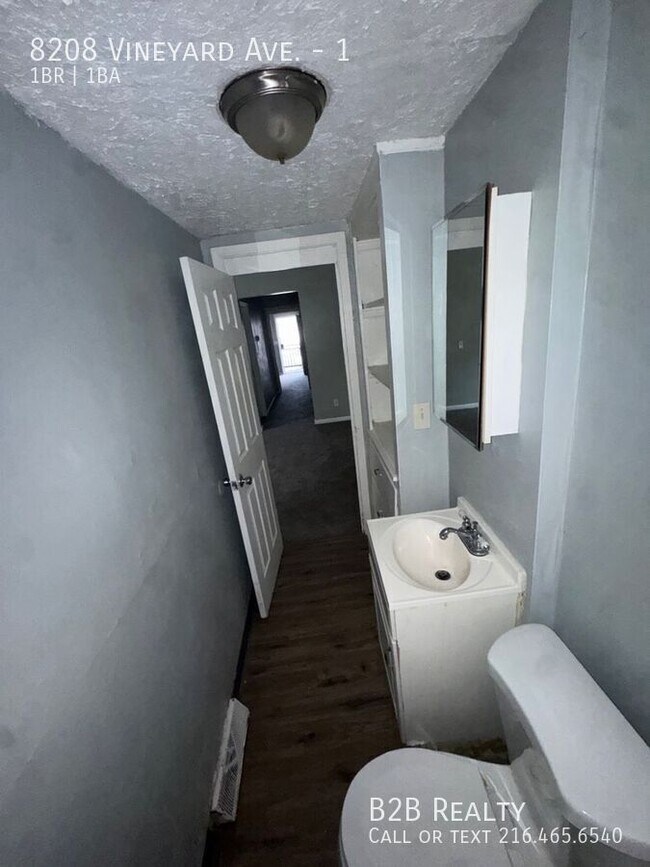 Building Photo - 8208 Vineyard Ave