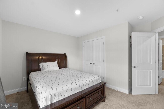 Building Photo - 10005 Maids Fancy Way