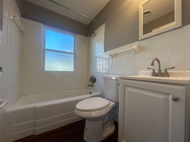 Building Photo - Charming 3-Bedroom Gem on Graf Ave – Cozy ...