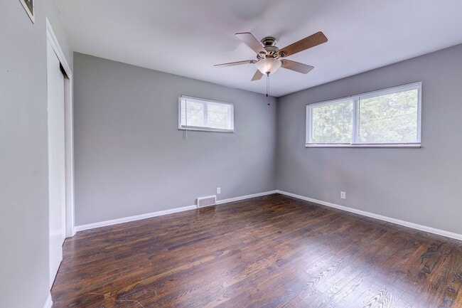 Building Photo - 212 Lakeside Dr