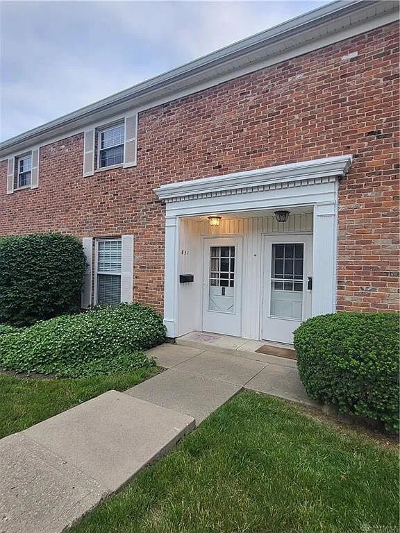 Building Photo - 851 Clareridge Ln