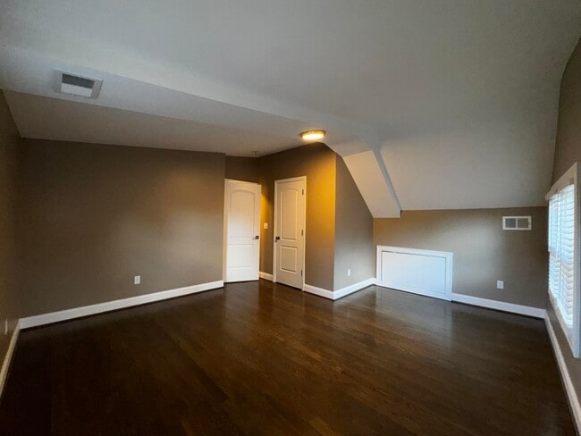 Building Photo - 564 Claymont Dr