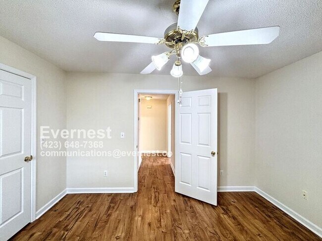 Building Photo - 3-Bedroom, 2-Bath Home with Modern Applian...