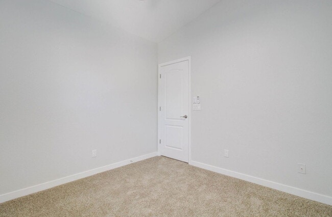 Building Photo - 16745 W Fillmore St