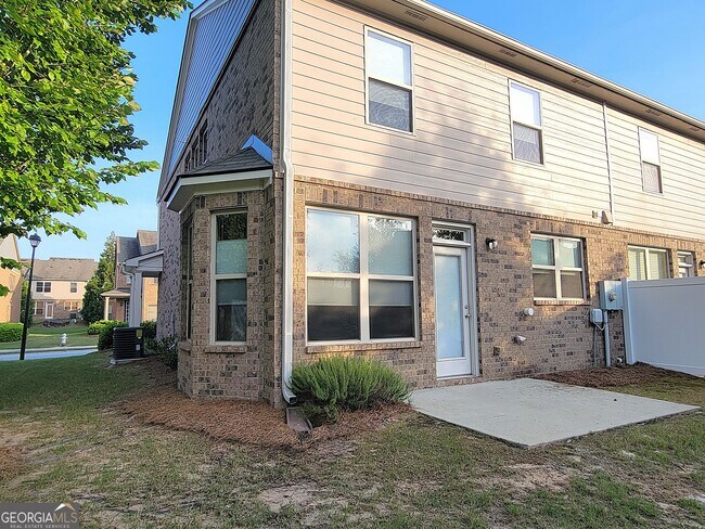 Building Photo - 2334 Attewood Dr