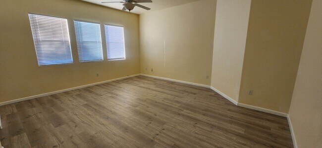 Building Photo - Large single story 4bd/3bath home in Elk Grove!!!