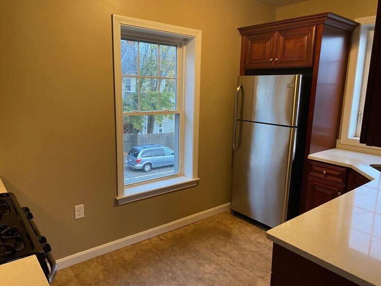 Building Photo - 17 Whitman Ave